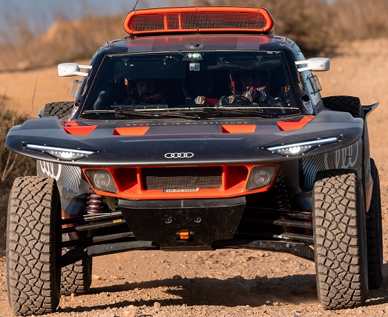 Aud-RS-Q-e-tron-Dakar-23-neus.jpg