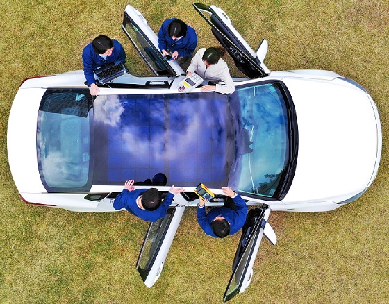 Hyundai solar charging 18 boven