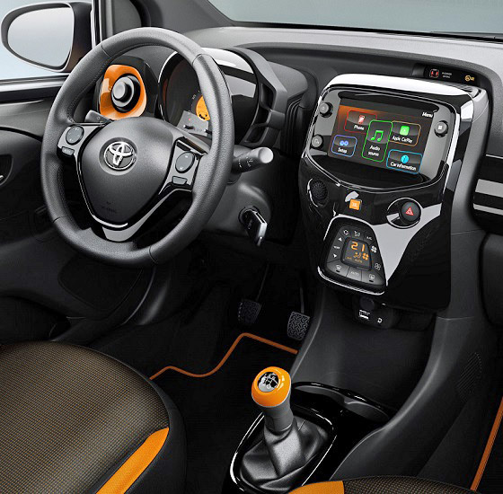 Toyota AYGO x JBL 20 dash